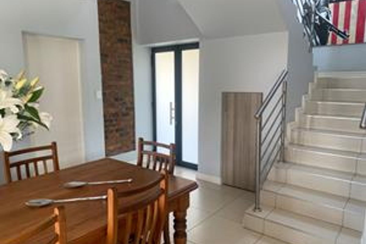 MODERN FAMILY HOME! - Photo 4