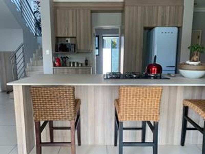 MODERN FAMILY HOME! - Photo 6