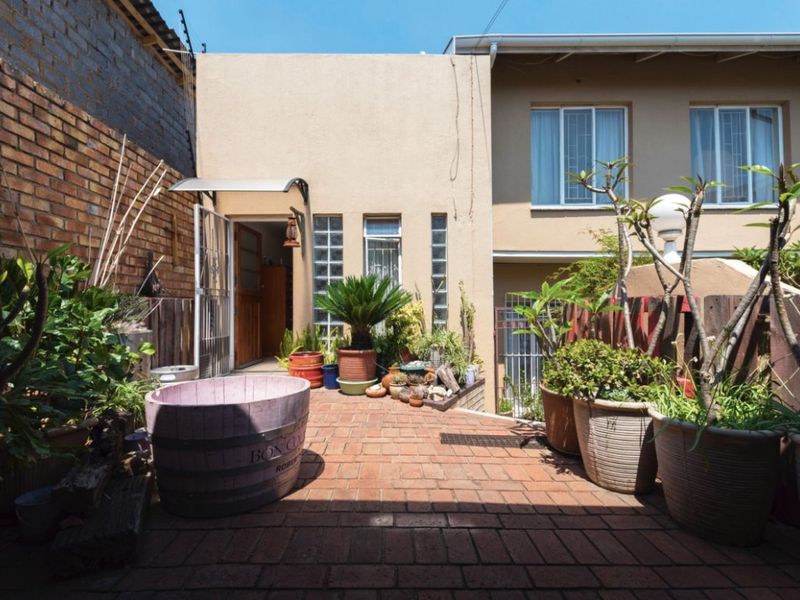 1 Bed Simplex – Secure and Pet-Friendly Starter Home  This neat 1-bedroom simplex offers a great opportunity for first-time buyers or investors. With 39 m2 of living space, the unit includes an open-plan lounge and a functional kitchen with wooden counter tops. The bathroom is compact and convenient, and one covered carport is included.  The unit is pet-friendly and features good security with Spanish bars on the windows and a security gate. The complex offers added peace of mind with armed response, a panic button system, remote-controlled access, and an intercom.  Affordable, secure, and well-located—don’t miss out! Contact us today to arrange a viewing. - Photo 2