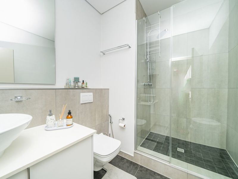 Modern 3-Bedroom Flat with Top-Floor Garden and Luxury Finishes - Photo 9