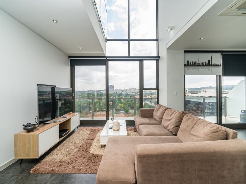 Modern 3-Bedroom Flat with Top-Floor Garden and Luxury Finishes - Photo 8