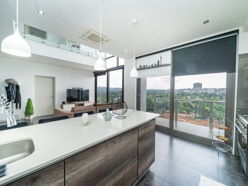 Modern 3-Bedroom Flat with Top-Floor Garden and Luxury Finishes - Photo 6