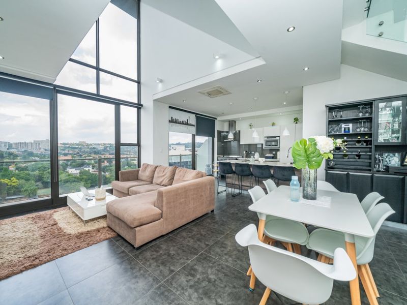 Modern 3-Bedroom Flat with Top-Floor Garden and Luxury Finishes - Photo 4