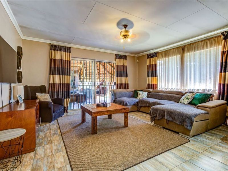 Modern Family Home with Granny Flat - Photo 2