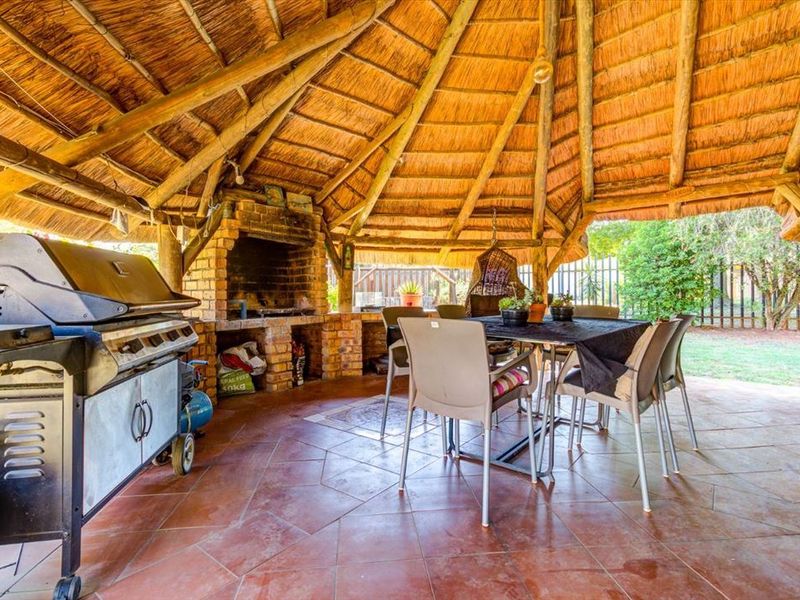 Modern Family Home with Granny Flat - Photo 3