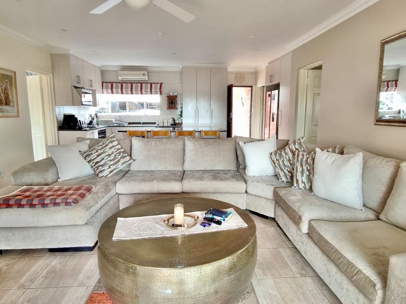 Modern Pet-Friendly Family Retreat on the Banks of the Vaal Dam - Photo 4