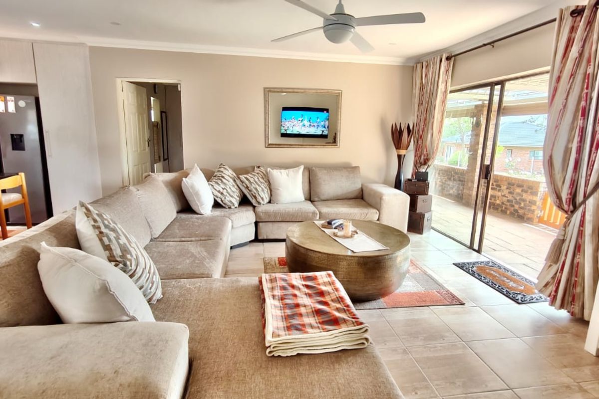 Modern Pet-Friendly Family Retreat on the Banks of the Vaal Dam - Photo 3