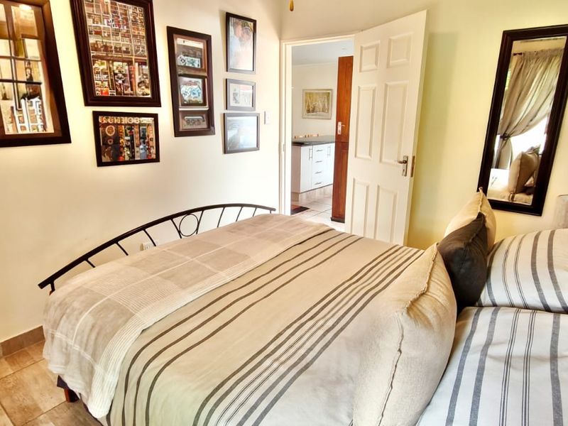 Modern Pet-Friendly Family Retreat on the Banks of the Vaal Dam - Photo 10