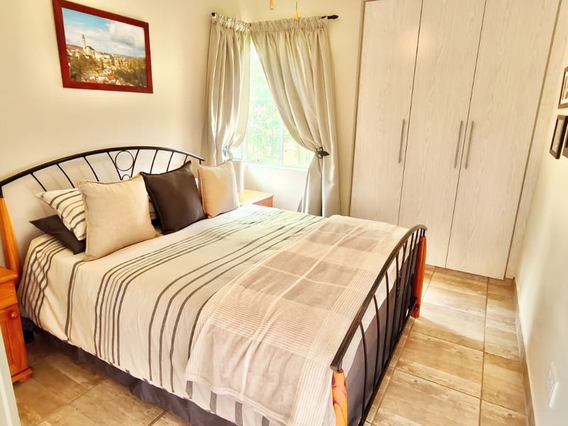 Modern Pet-Friendly Family Retreat on the Banks of the Vaal Dam - Photo 9