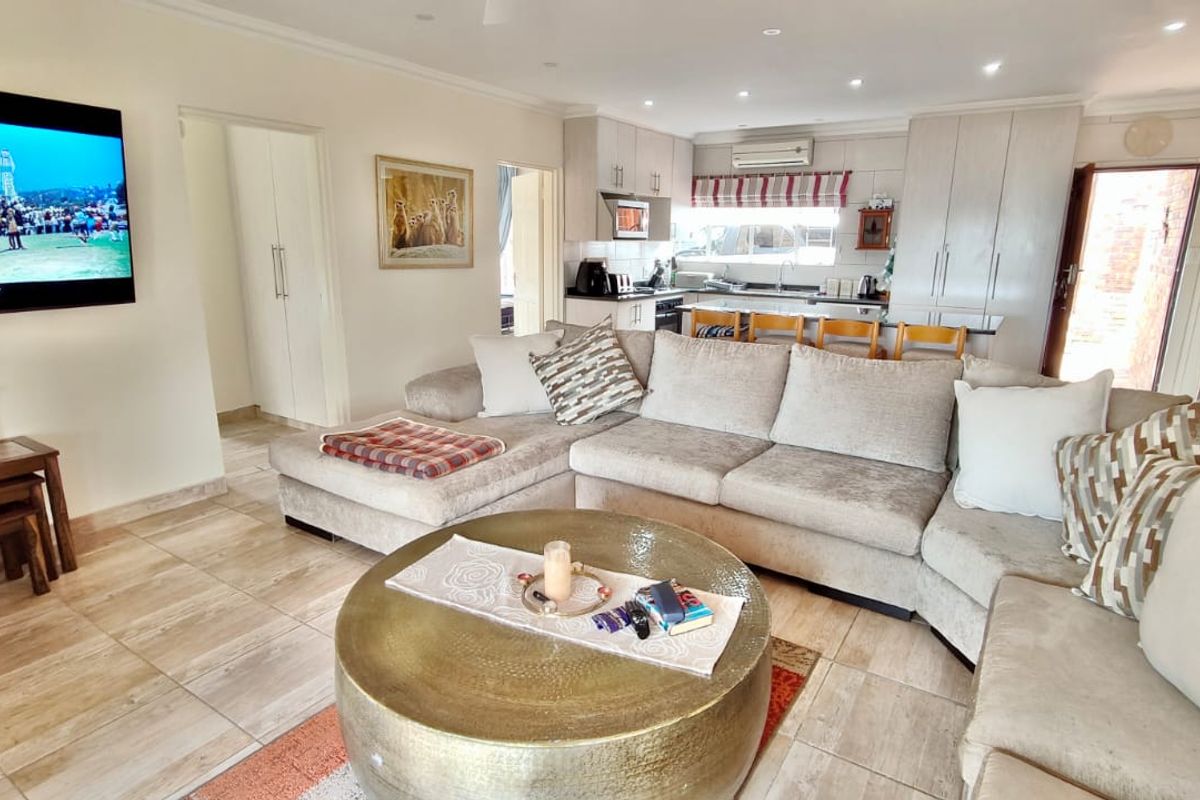 Modern Pet-Friendly Family Retreat on the Banks of the Vaal Dam - Photo 2