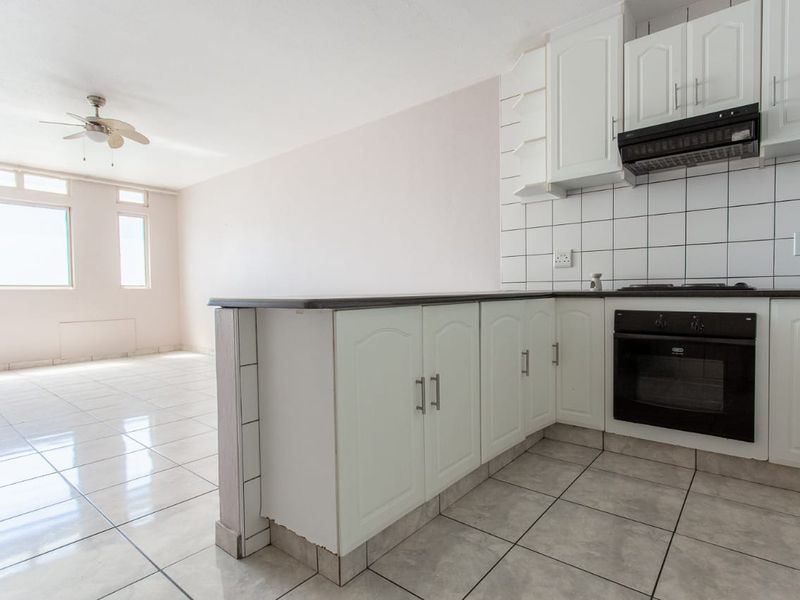 1 Bedroom,1 Bathroom Apartment for Sale in Amanzimtoti, Durban - Photo 3