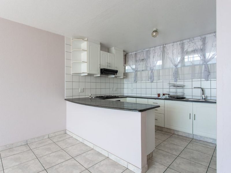 1 Bedroom,1 Bathroom Apartment for Sale in Amanzimtoti, Durban - Photo 5