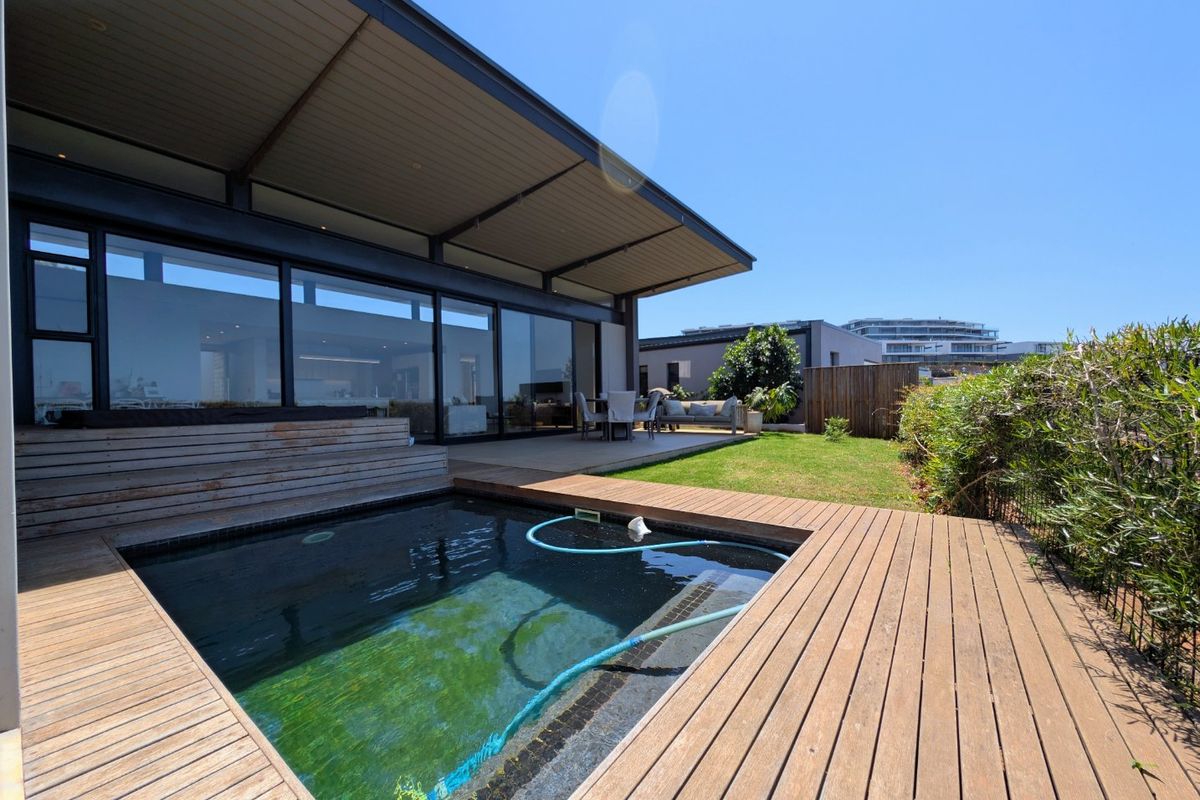 Gold Coast Estate -Seamless Coastal Living – Stepless 5-Bedroom Home with Panoramic Sea Views and Exceptional Flow - Photo 2