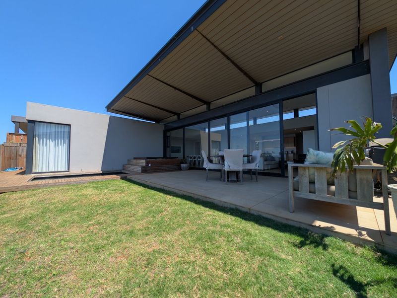 Gold Coast Estate -Seamless Coastal Living – Stepless 5-Bedroom Home with Panoramic Sea Views and Exceptional Flow - Photo 3