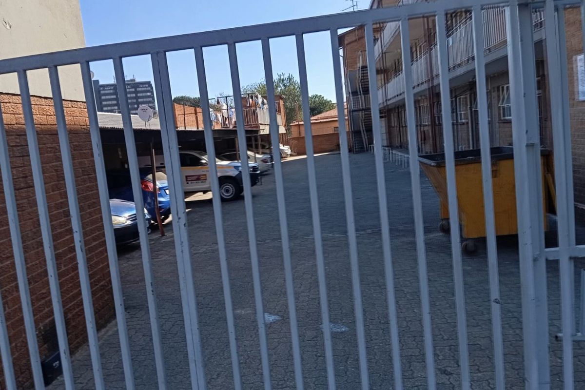 Spacious flat in Kempton park - Photo 2