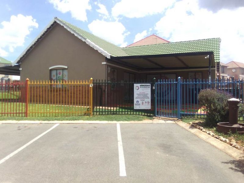 TWO BEDROOMS AND ONE FULL BATHROOM - Photo 4