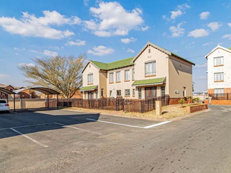 TWO BEDROOMS AND ONE FULL BATHROOM - Photo 2