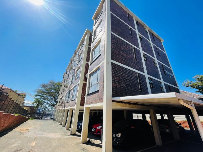 2 bedroom flat to rent in Morningside - Photo 2