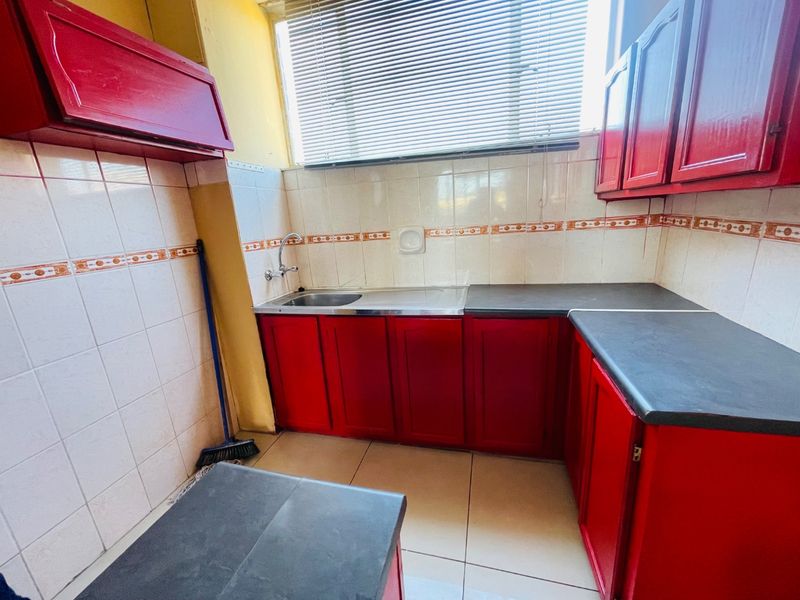 2 bedroom flat to rent in Morningside - Photo 5