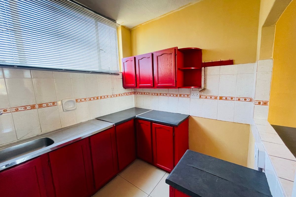 2 bedroom flat to rent in Morningside - Photo 3