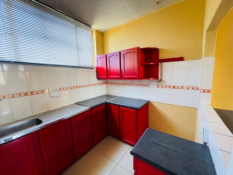 2 bedroom flat to rent in Morningside - Photo 3