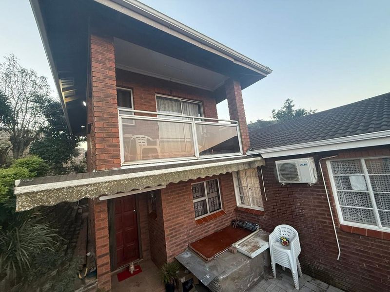 Warmth, comfort, views,  and versatility , a cosy haven just for you, this home has it all. - Photo 5