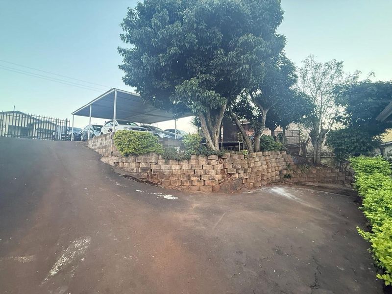 Warmth, comfort, views,  and versatility , a cosy haven just for you, this home has it all. - Photo 3