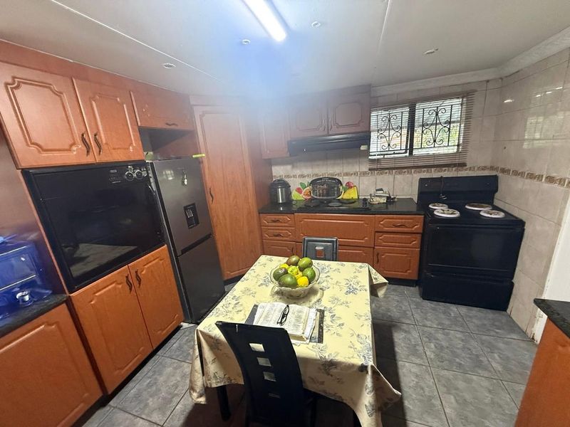 Warmth, comfort, views,  and versatility , a cosy haven just for you, this home has it all. - Photo 10