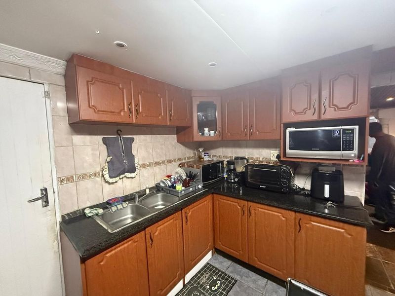 Warmth, comfort, views,  and versatility , a cosy haven just for you, this home has it all. - Photo 7