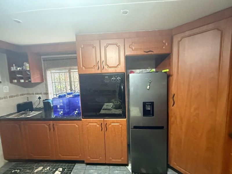 Warmth, comfort, views,  and versatility , a cosy haven just for you, this home has it all. - Photo 6