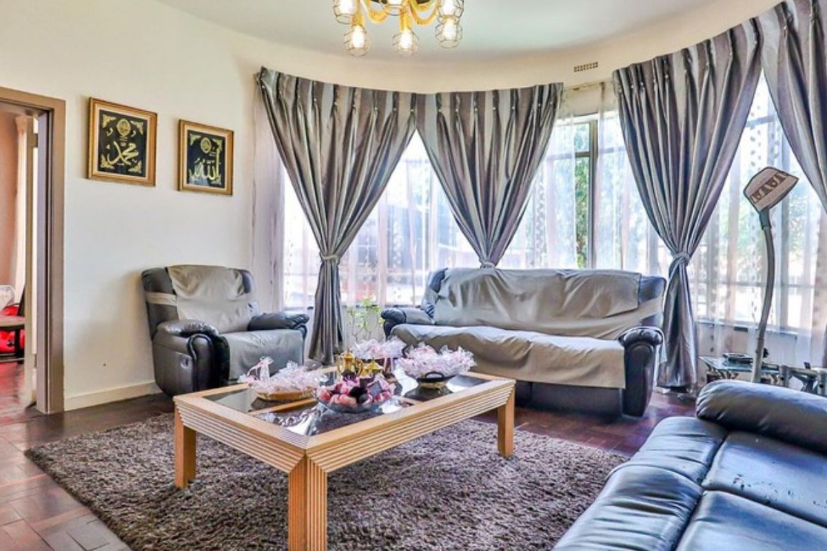 A well-positioned double storey house  - Photo 3