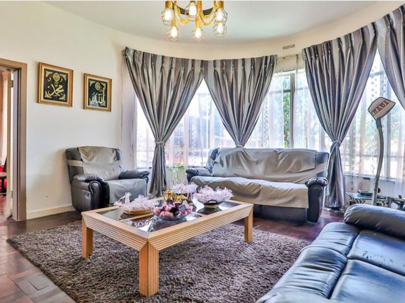 A well-positioned double storey house  - Photo 3