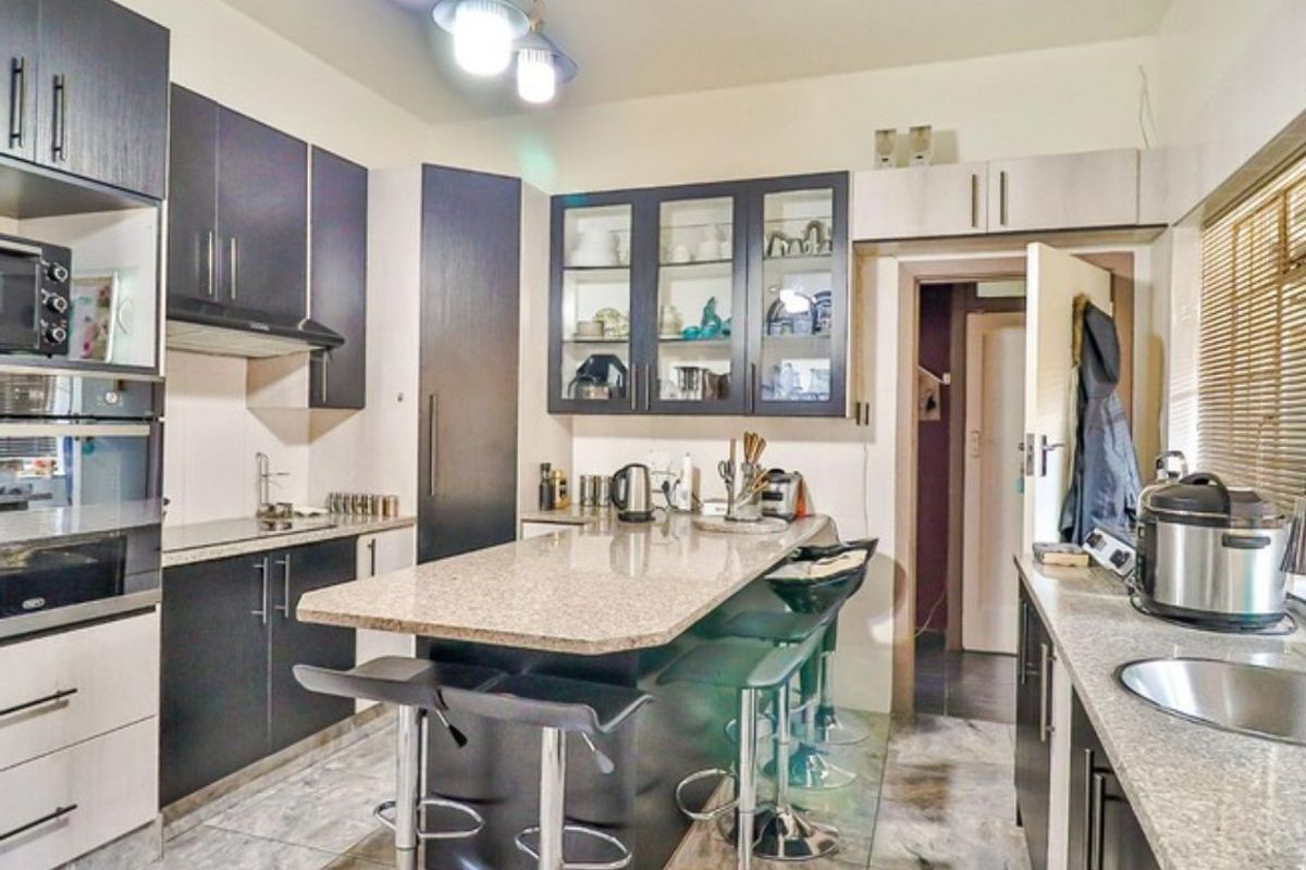 A well-positioned double storey house  - Photo 2