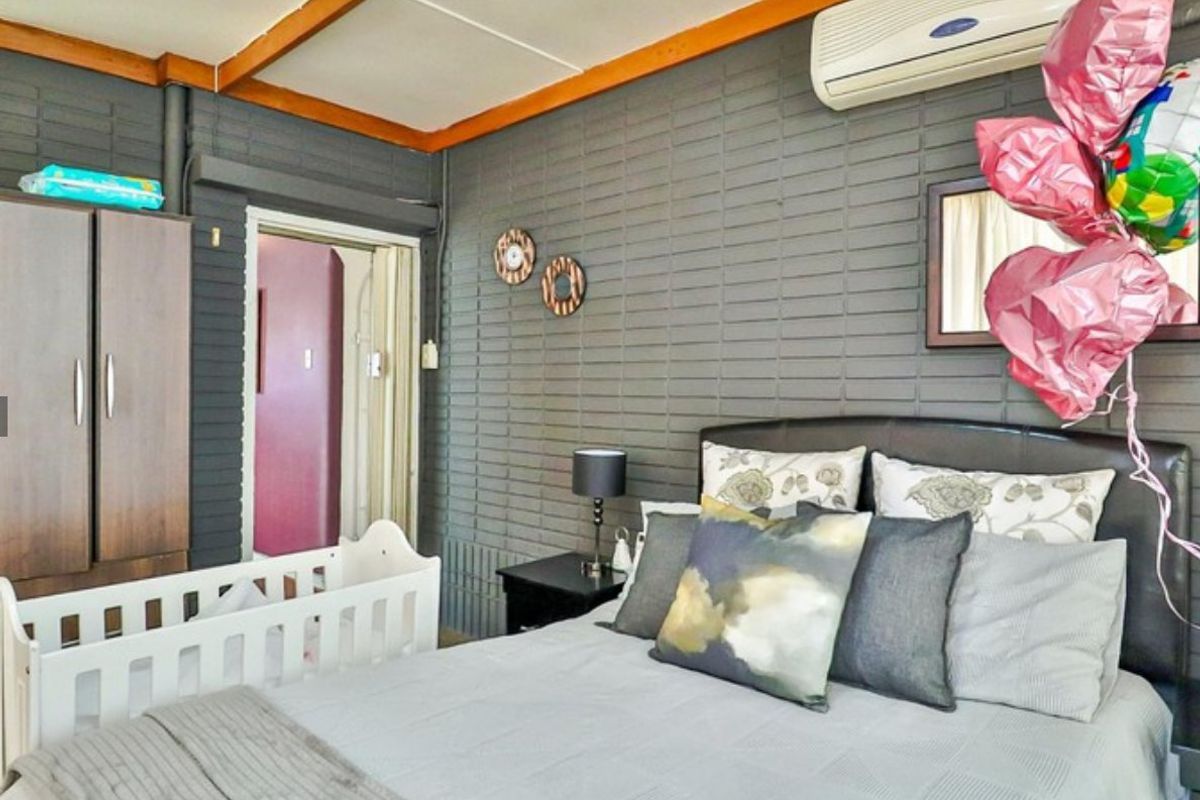 A well-positioned double storey house  - Photo 4