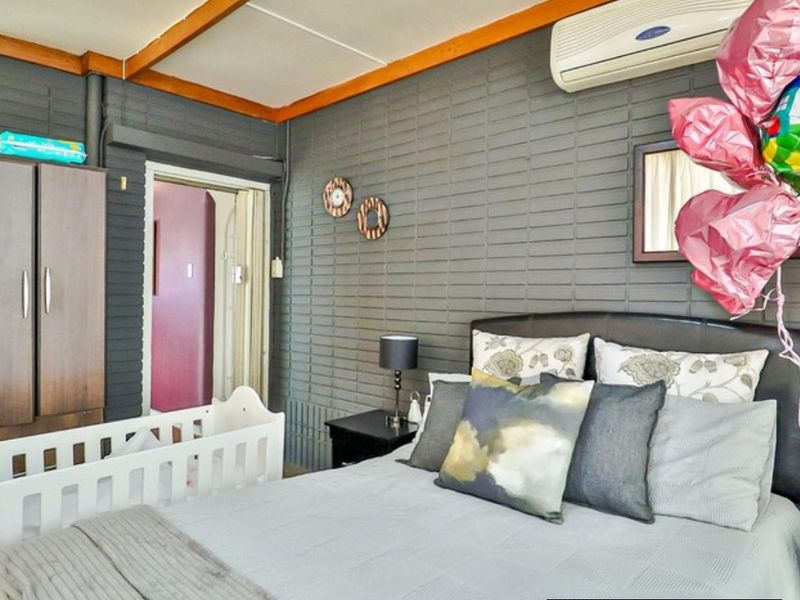 A well-positioned double storey house  - Photo 4