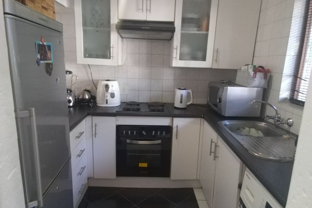 1 Bedroom townhouse for sale - Photo 3