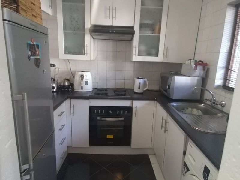 1 Bedroom townhouse for sale - Photo 3