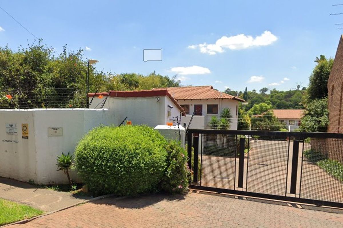 1 Bedroom townhouse for sale - Photo 2