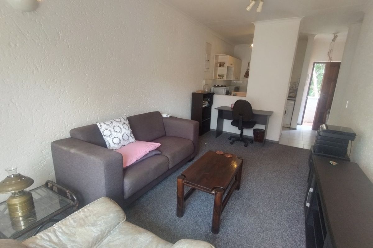 Upstairs unit - Photo 4