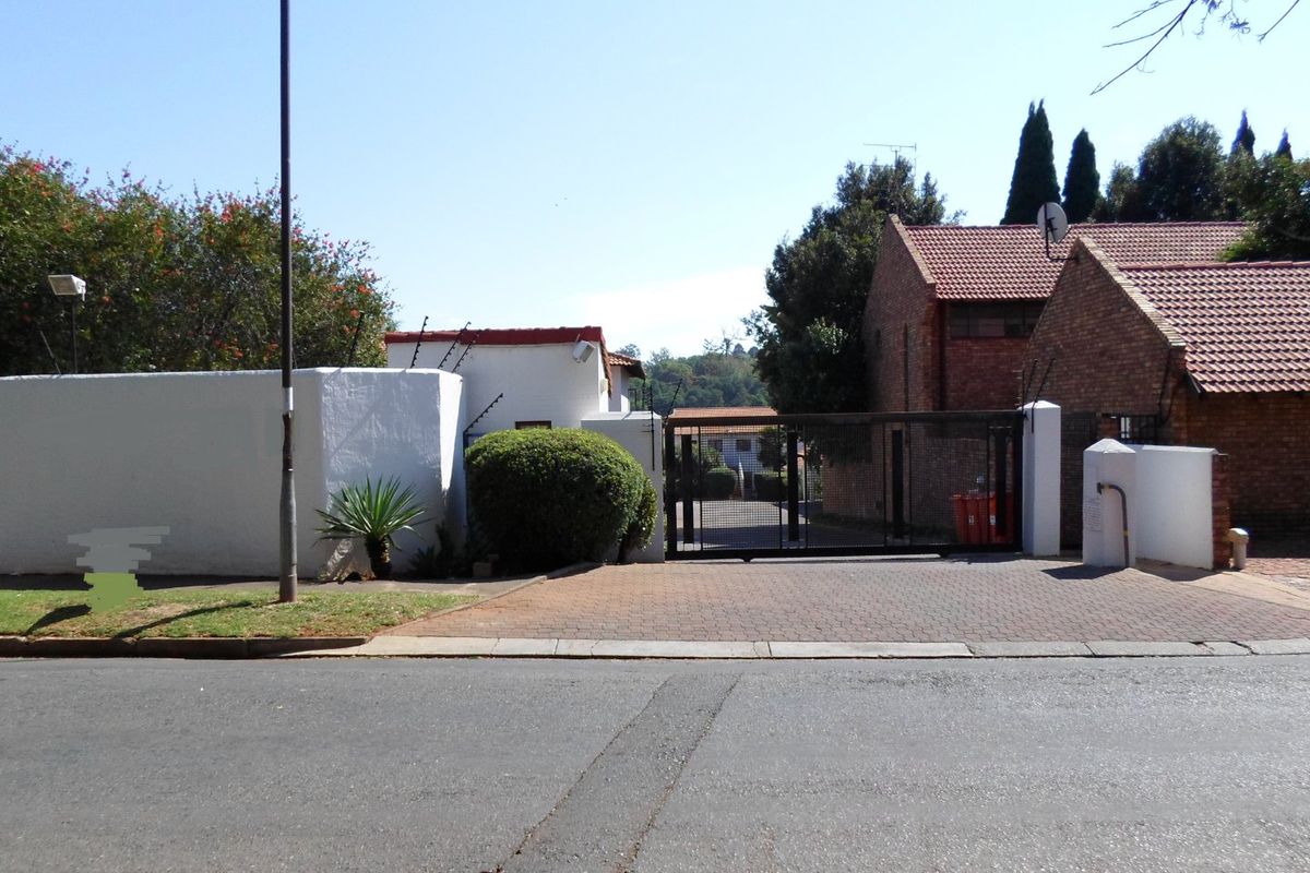 Upstairs unit - Photo 3