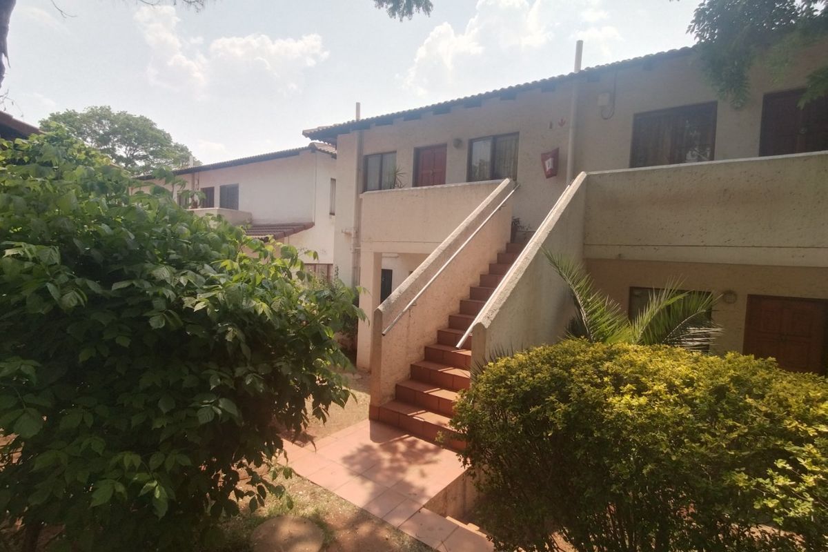 Upstairs unit - Photo 2