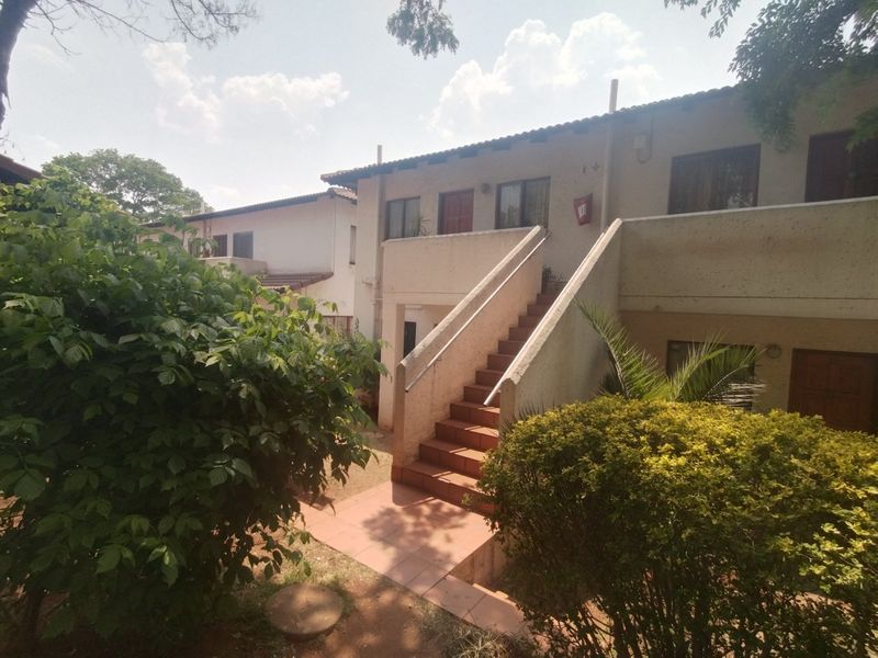 Upstairs unit - Photo 2