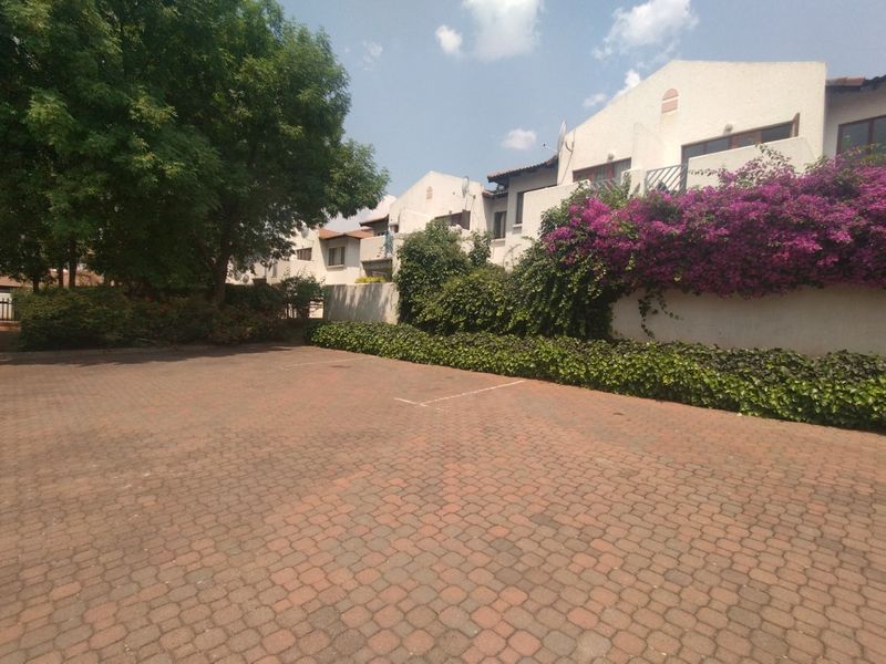 Upstairs unit - Photo 9