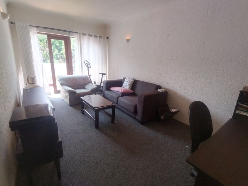 Upstairs unit - Photo 7