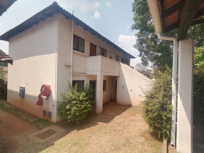 Upstairs unit - Photo 6