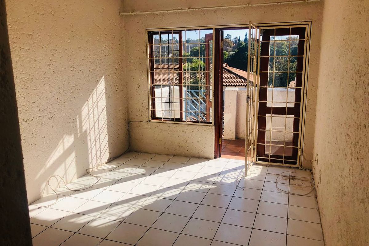 One bedroom upstairs apartment  - Photo 5