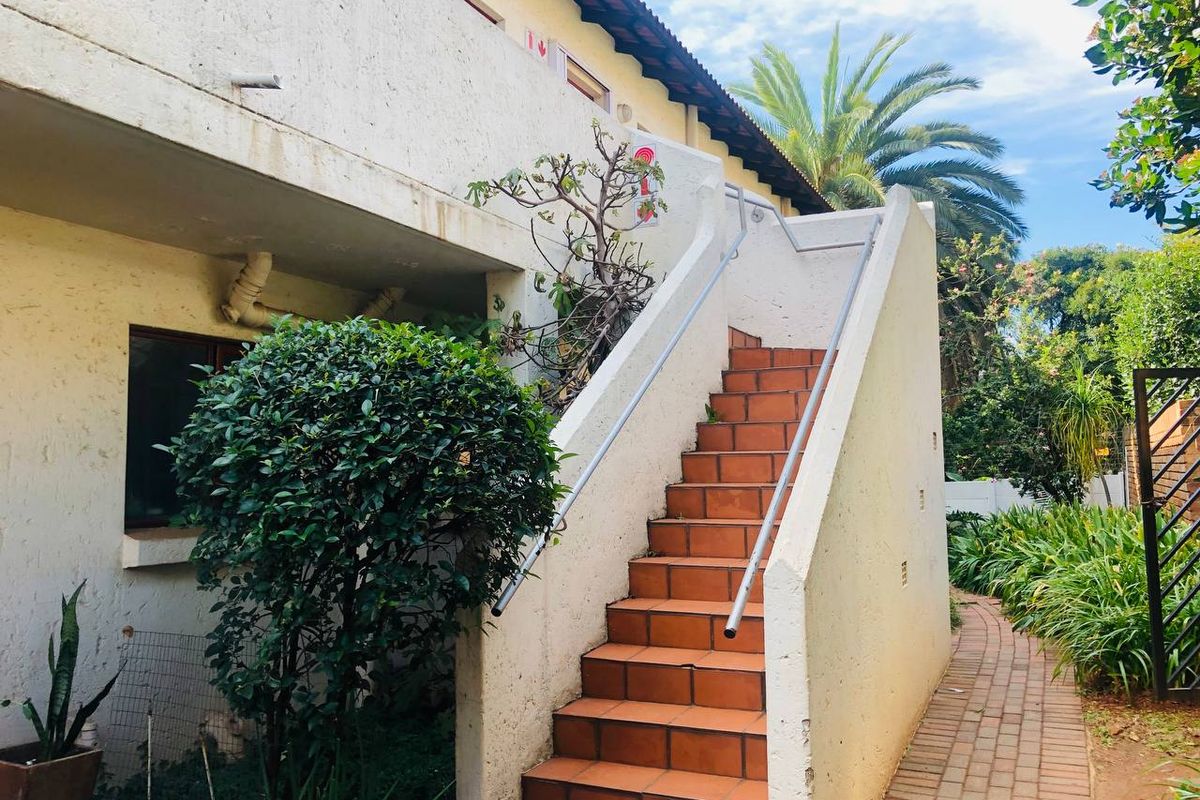 One bedroom upstairs apartment  - Photo 2