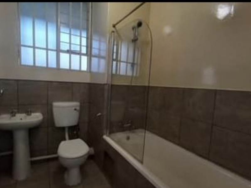 "Charming 1-Bed Flat with Secure Living" - Photo 3