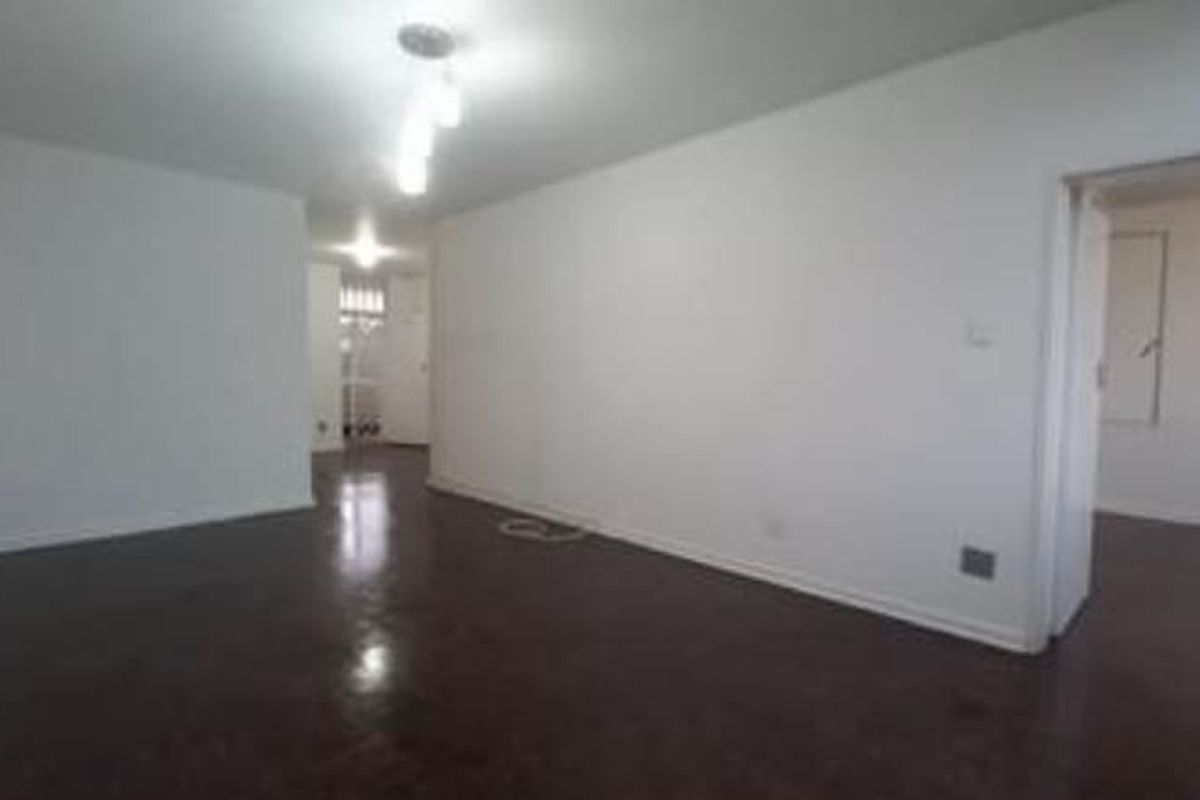 "Charming 1-Bed Flat with Secure Living" - Photo 5