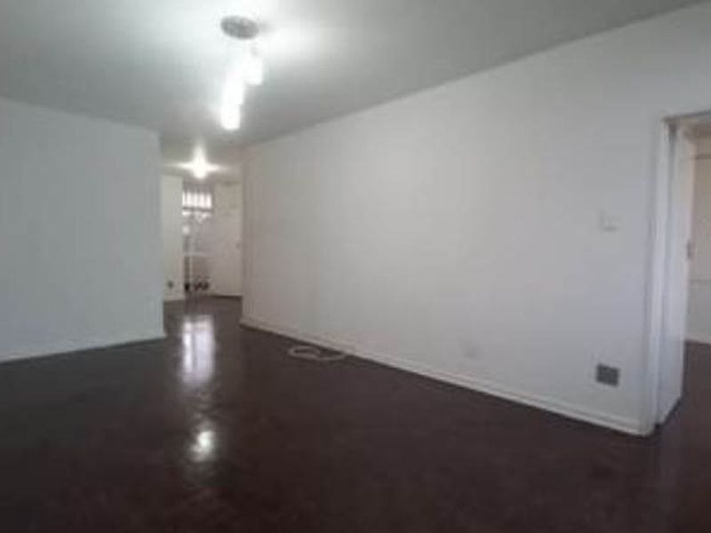 "Charming 1-Bed Flat with Secure Living" - Photo 5